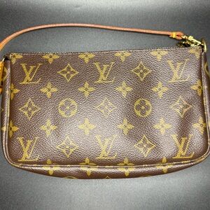 LOUIS VUITTON Pochette Accessoires (Monogram) AR1020 Preowned COA